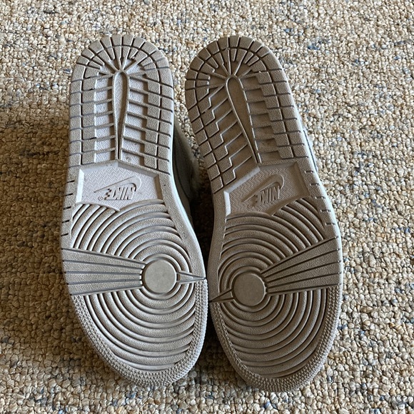 Air Jordan 1 Low SE Sherpa - Picture 3 of 8